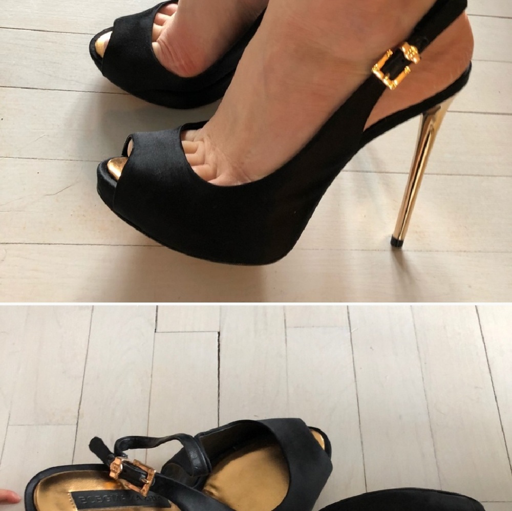 Sz7 Bcbgmaxazria black satin/gold heels